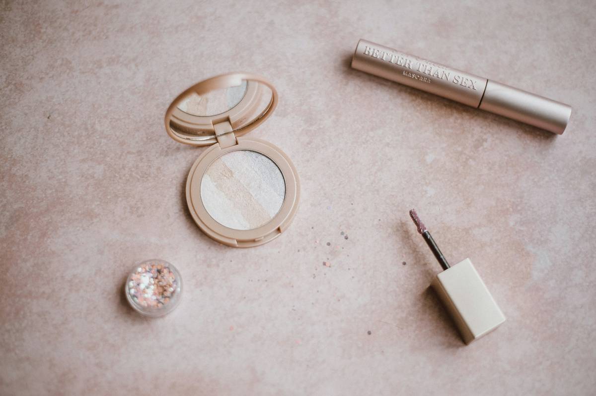 A happy bride with perfectly executed bridal contouring