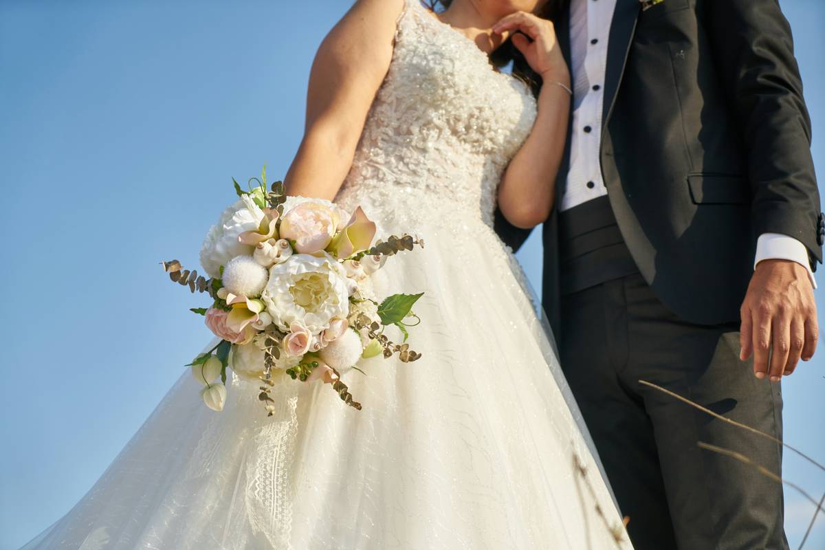 Close-up shot of puff applying bridal setting powder
