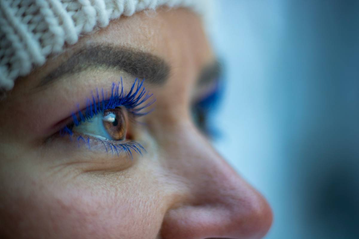Diagram showing effects of cold weather vs heat on makeup