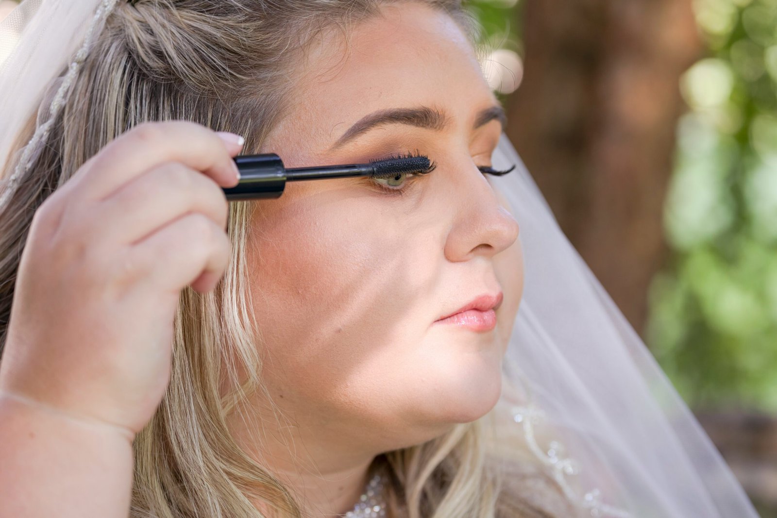 MISS SWISS helps makeup wearers with glamour on the go no matter where their travels take them. The MISS SWISS makeup case was created from a personal purse catastrophe. It helps you apply your makeup easily on the go, prevents your makeup from spilling, and to prevent your makeup from getting lost. It is the perfect something blue for your wedding day. Touching up your makeup after your ceremony or between photos is a breeze.