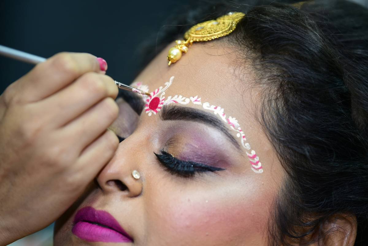 infographic showing typical cost breakdown of bridal makeup services including trial fees, touch-up kits, and service charges