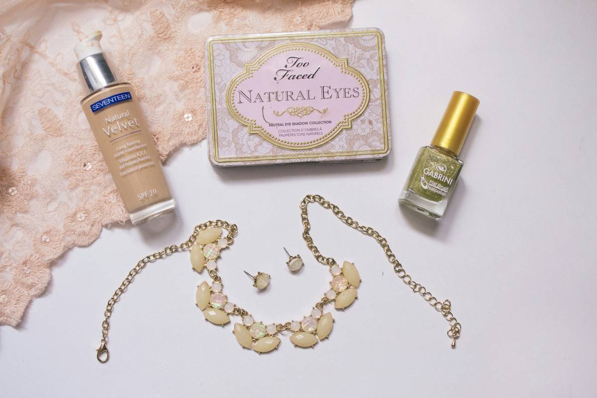 The Ultimate Guide to Wedding Makeup Products That Last Through Tears, Kisses & Cake Smashes