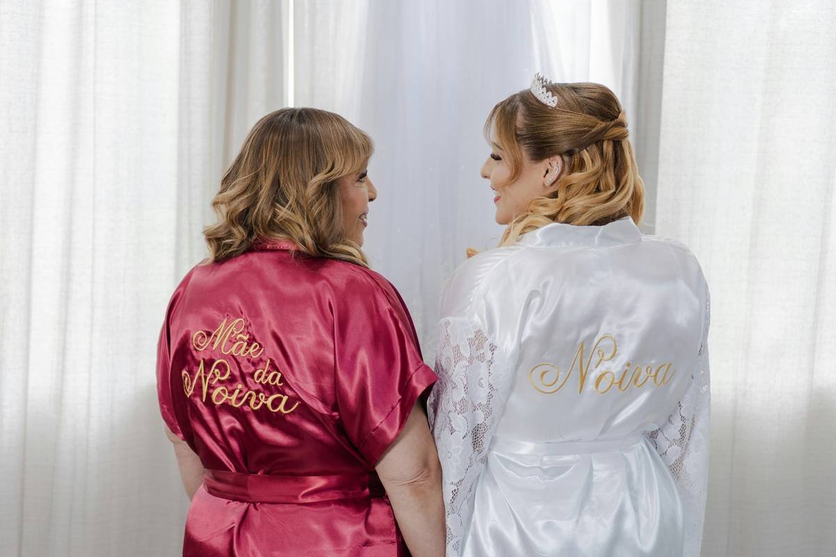 Bridal Makeup Essentials: The Expert-Backed Kit Every Bride Needs (Plus Real Mistakes to Avoid)