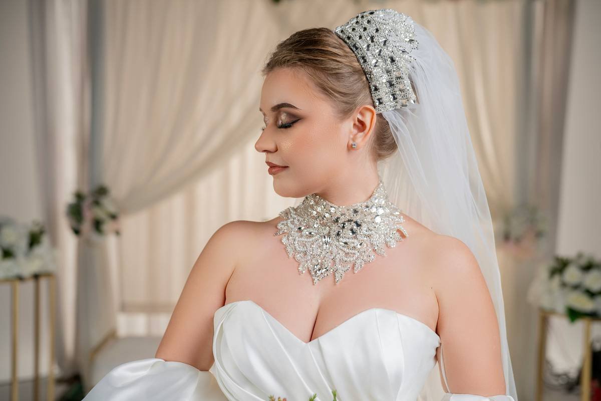 Infographic showing how humidity, tears, and lighting affect bridal makeup longevity with product layering solutions