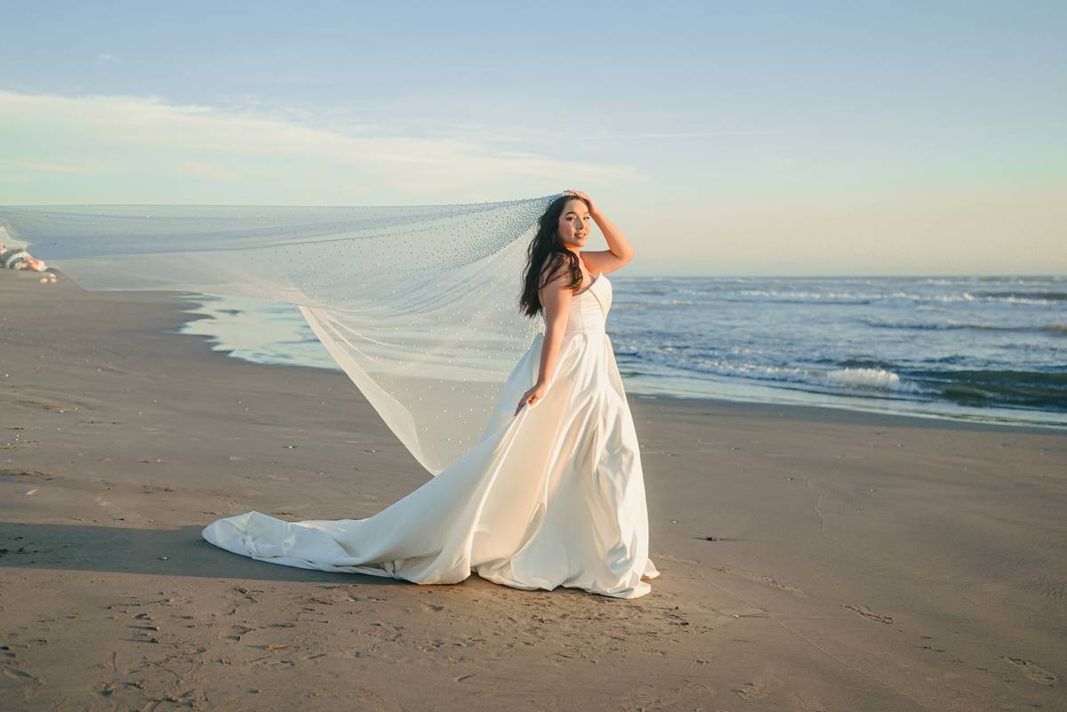 Bridal Makeup for Beach Wedding: Sun-Proof, Sweat-Resistant & Absolutely Stunning