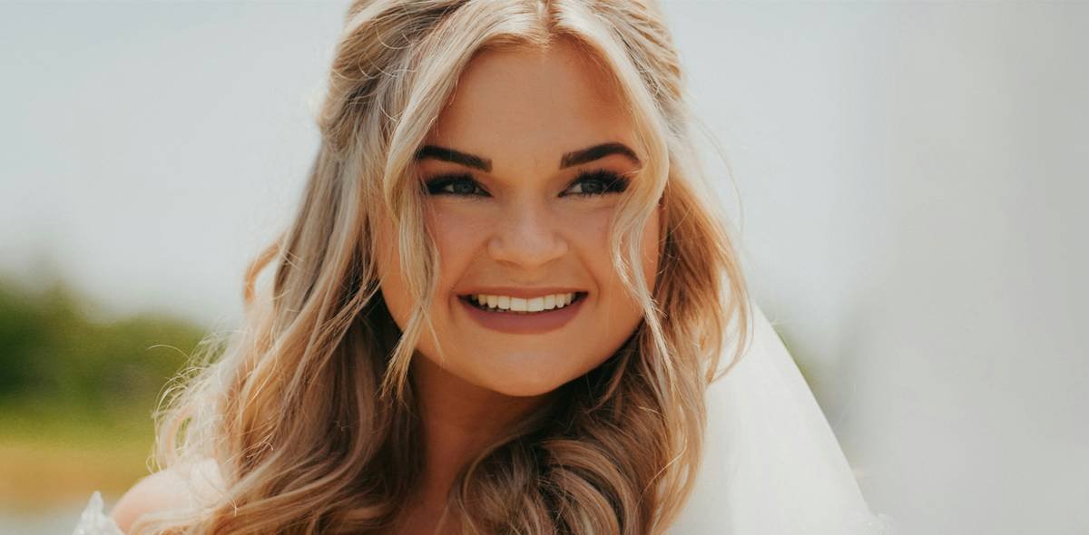 Comparison table: professional vs drugstore options for no makeup bridal makeup with ratings for longevity, finish, and photo-readiness