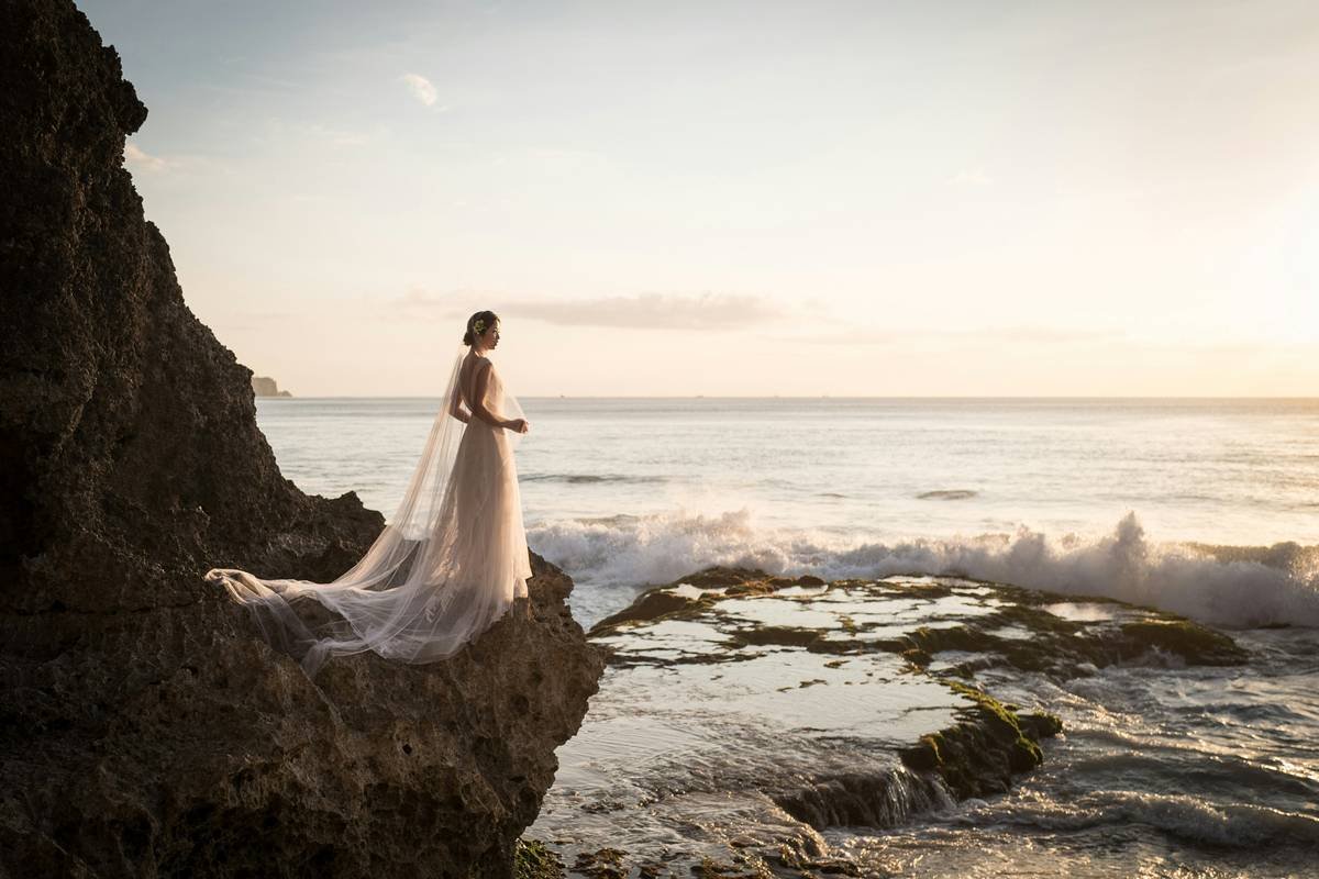Destination Wedding Makeup: How to Stay Flawless From Fiji to Santorini